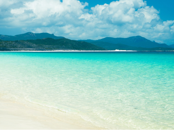 افضل 10 وجهات سياحية في أستراليا: دليل لأجمل الأمكان 2026 5 شاطئ وايتهافن (Whitehaven Beach)