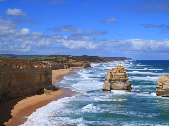 افضل 10 وجهات سياحية في أستراليا: دليل لأجمل الأمكان 2026 6 طريق المحيط العظيم (Great Ocean Road).