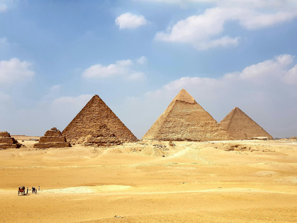 أفضل 12 مكان سياحي في مصر: دليل لأجمل المناطق والمعالم السياحية 2026 2 أهرامات الجيزة قرب القاهرة مصر