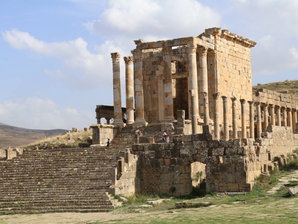 أفضل 13 وجهة سياحية في الجزائر: دليل لأجمل المناطق والمعالم السياحية 2026 2 المدينة الاثرية جميلة الجزائر.